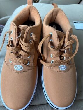 Heelys skates Tan Canvas Lace-Up Sneakers size 8
